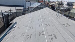 さいたま市保土ヶ谷区にて行った屋根修理（スーパーガルテクトへのカバー工法）ルーフィングの施工