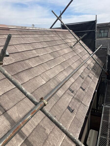 さいたま市岩槻区にて屋根修理＜スレート屋根から横暖ルーフへのカバー工法＞の施工前写真