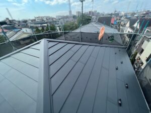 さいたま市緑区にて屋根修理（カバー工法）完工の様子