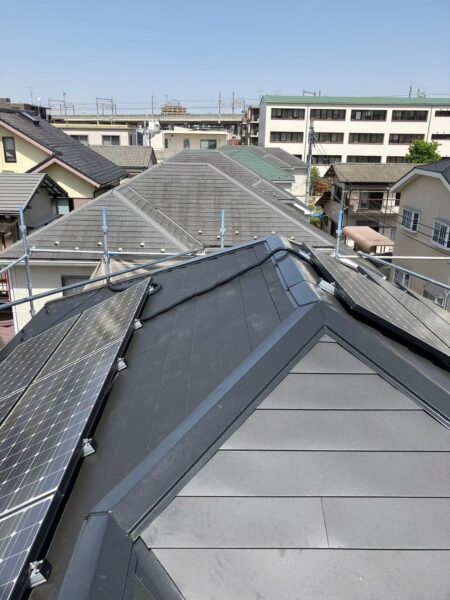 さいたま市にて屋根修理〈スレートからCガードへのカバー工法〉の施工後写真
