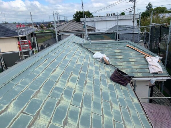 さいたま市にて屋根修理〈スレートから横暖ルーフへのカバー工法〉の施工前写真