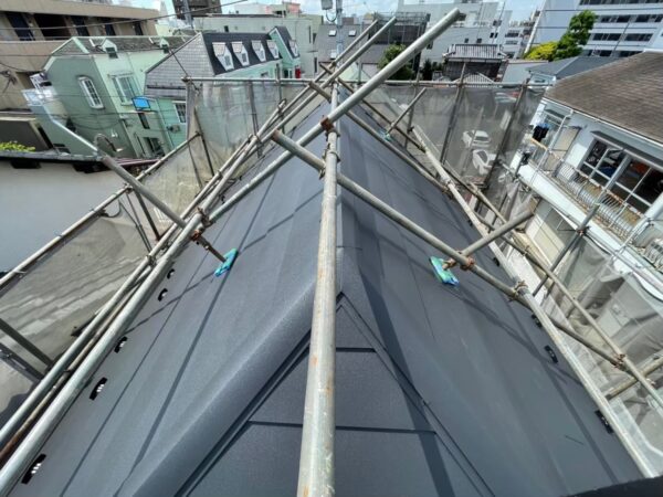 さいたま市にて屋根修理〈築20年戸建てのカバー工法〉の施工後写真